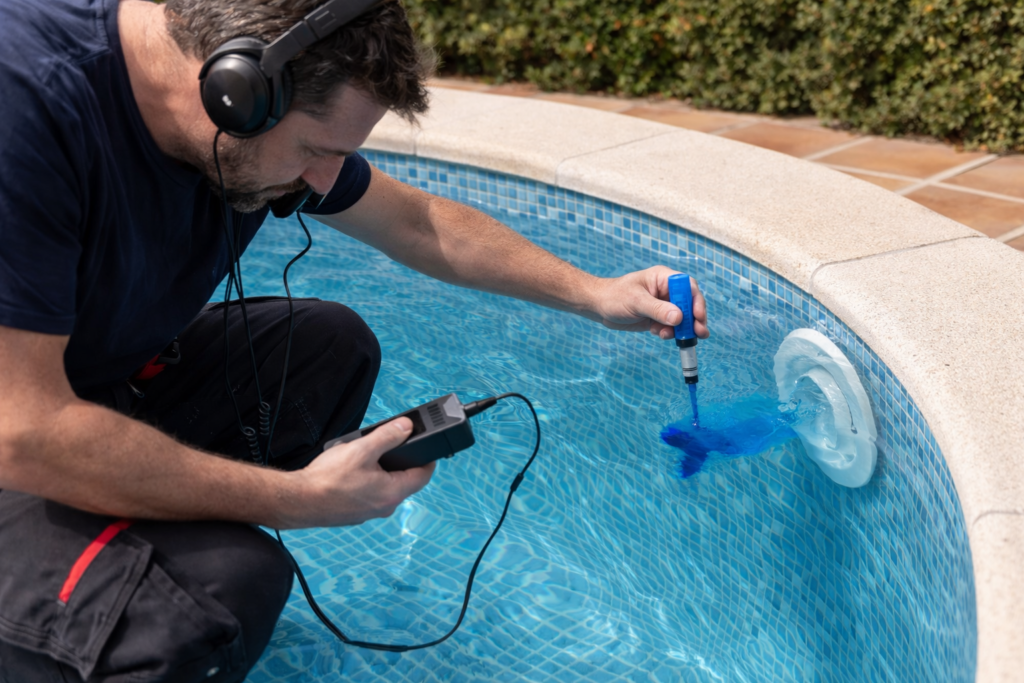 detección de fuga en piscina sin vaciar con colorante en zona de foco