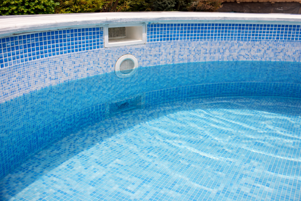piscina con problema de fuga de agua