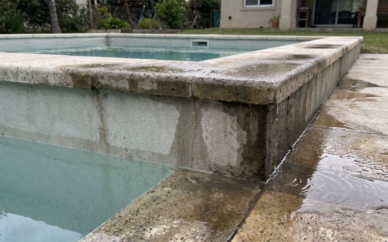 filtración provocada por microfisura en piscina