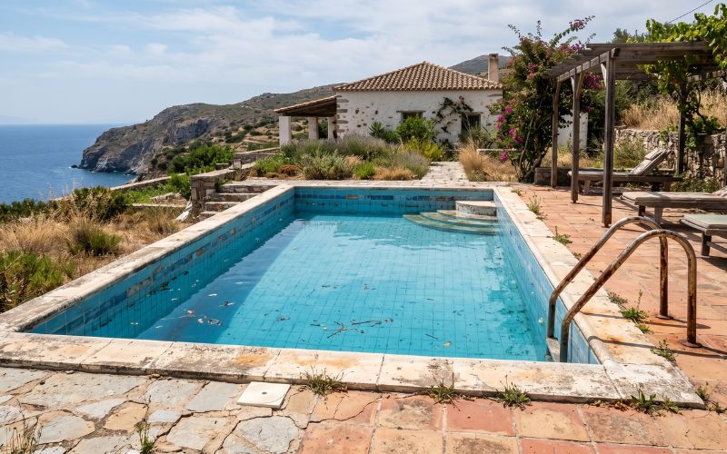 piscina residencial inspeccionada tras detectar una avería